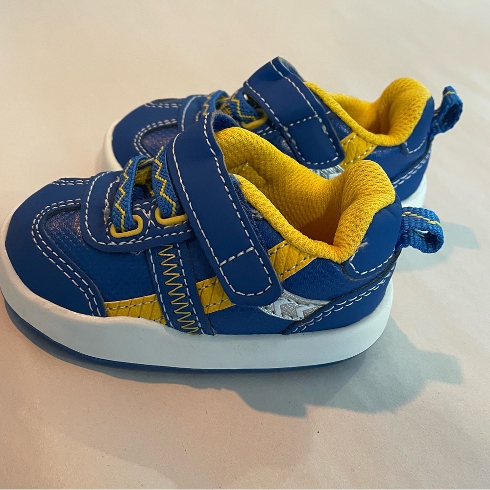 Toddler Sneakers size 2 in EUC.